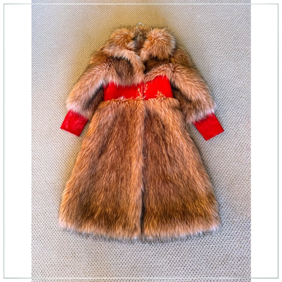 $9995 Gucci Corset Detail Caramel and Apple Red Faux Fur Runway Coat - Picture 8 of 16